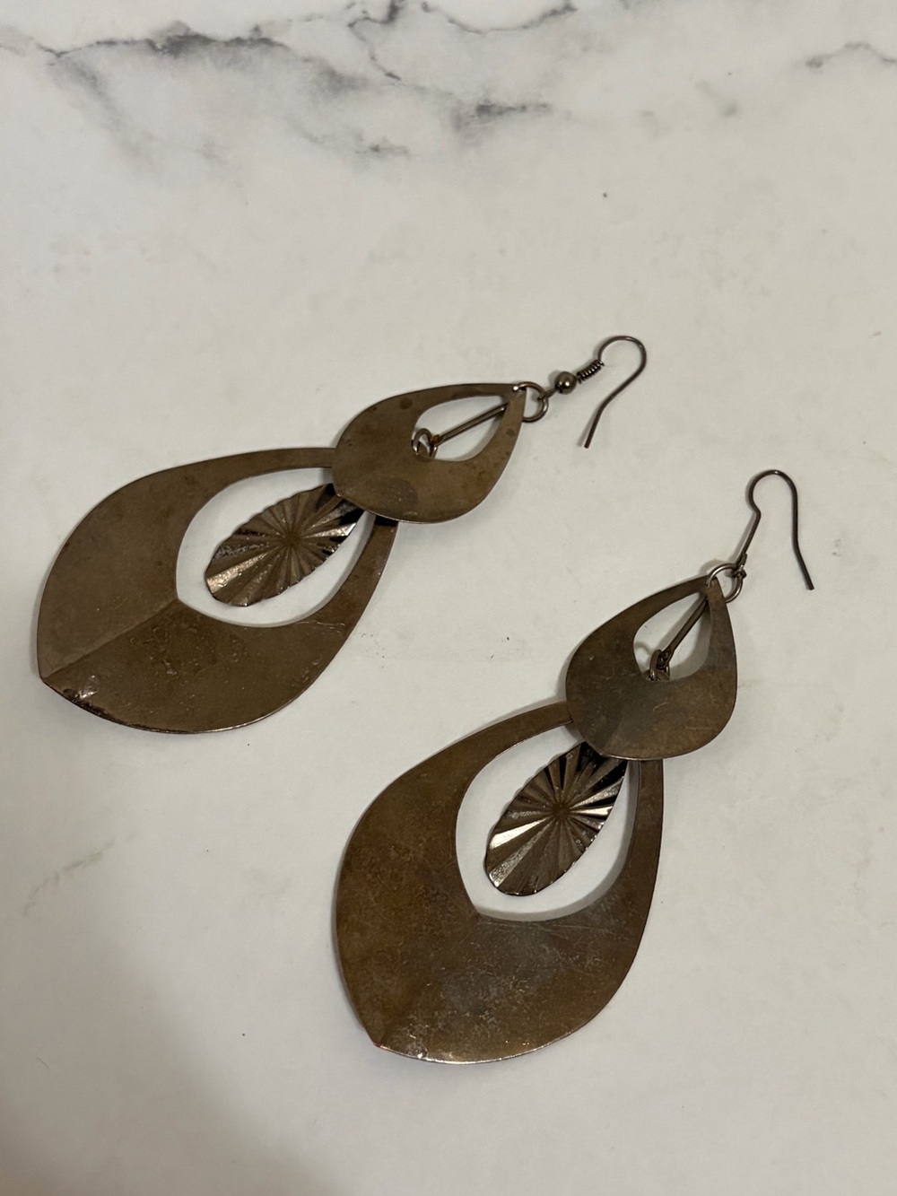 ๐ฆ Vintage Copper Tone Earrings - Picture 4 of 6